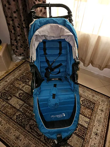 Citi miniGT stroller by Baby Jogger. In a very good condition. With a baby cradle/Bassinet (unused).