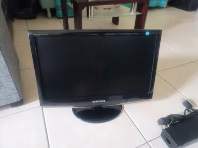Samsung 19-Inch HD Monitor - Perfect for Home or Office use