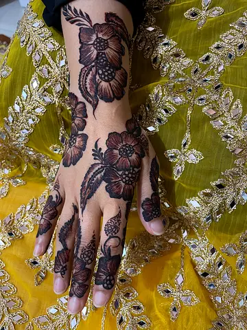 Henna art