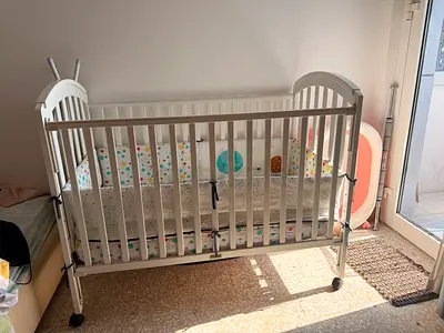 Cute Portable Baby Crib with Wheels (baby shop)