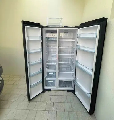 HITACHI 700L Side by side fridge with freezer black glass Exellent Condition