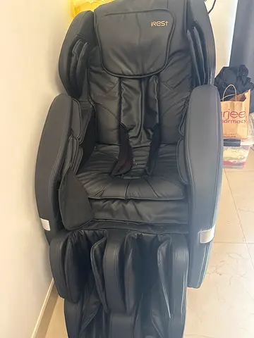 Luxurious full body Black Massage Chair  with heat option  Ultimate Relaxation perfect condition