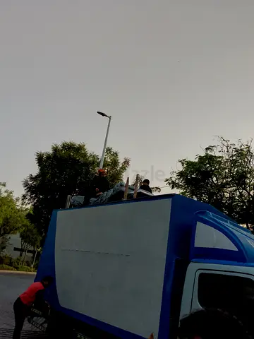 Movers and pickers