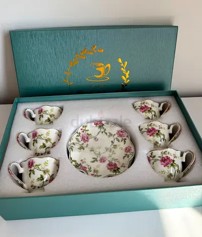 Elegant Floral Tea Set for Collectors