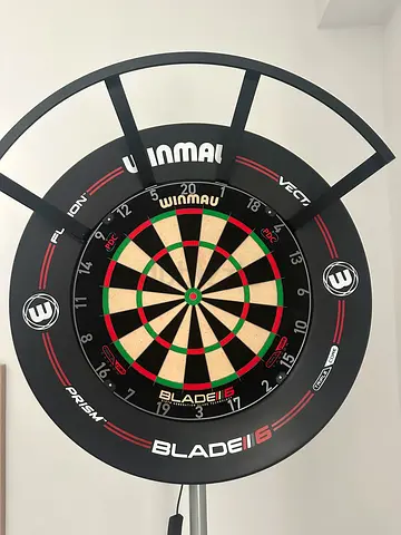Winmau Dartboard Set - Excellent Condition, Ready to Play!