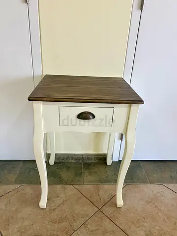 Charming Vintage Nightstand with Drawer