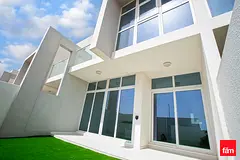 MIDDLE | SINGLE ROW | CLOSE TO POOL AND PARK