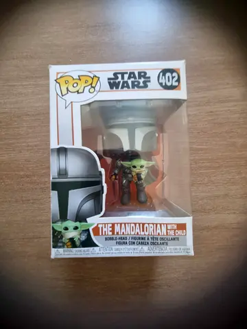#402 Star Wars -- Mandalorian With The Child Funko Pop!