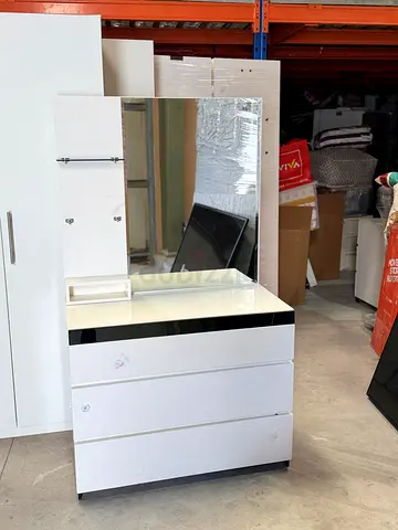 Stylish Modern Dresser with Mirror