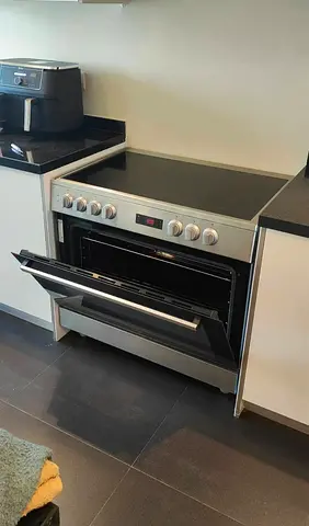 Model Beko 90×60 cm 5 Eyes Full Electric Ceramic Cooker Range