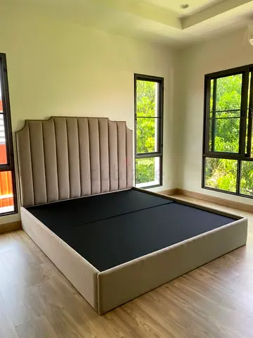 Stylish King-Sized Bed with Upholstered Headboard180/200With including pillow top soft spring mattre