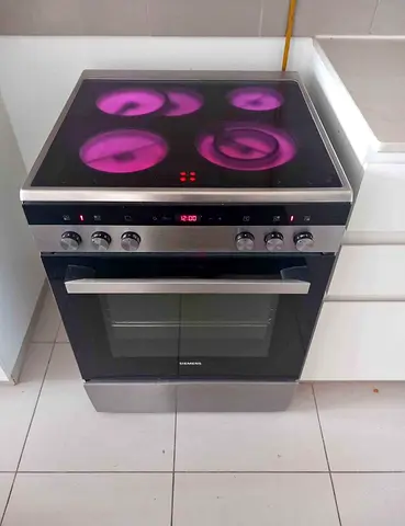 Model Siemens 60×60cm 4 Eyes Full Electric Ceramic Cooker Range