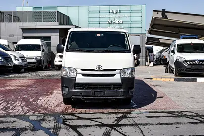 Toyota Hiace 2016 (standard van)