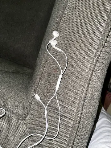 Wired apple head phones lightning