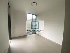 3 bedrooms corner for sale.