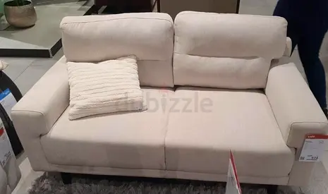 Comfortable 3-Seater +2-seater Sofa in Neutral Color