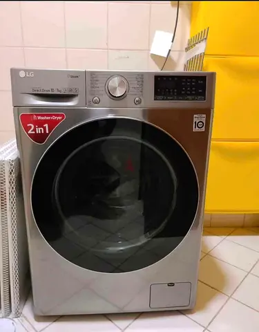 Lg 10 kg washer and 7 kg Drayer two in one washing machine