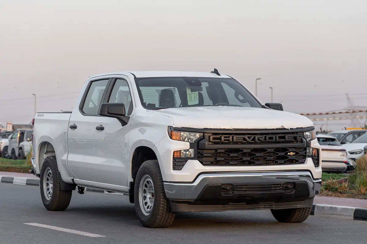 Chevrolet Silverado 2025 — photo 1 of 20