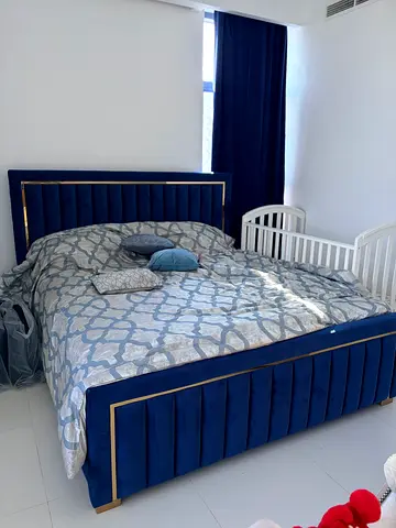 Stylish king size bed, no mattress