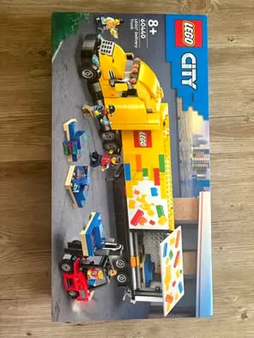 FLASH SALE BRAND NEW LEGO 60440 CITY LEGO DELIVERY TRUCK
