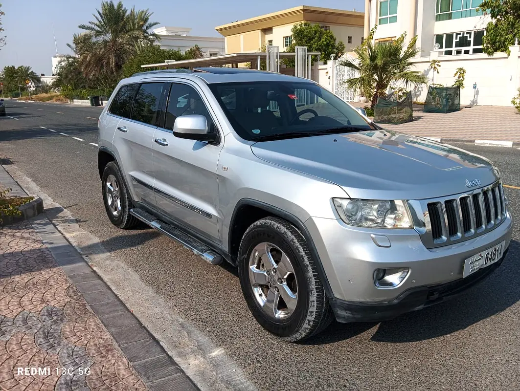 Jeep Grand Cherokee 2011 — photo 1 of 6
