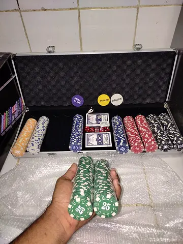 Play with friends and family poker chips