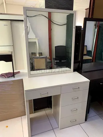 Elegant Dressing Table with Mirror and Drawers