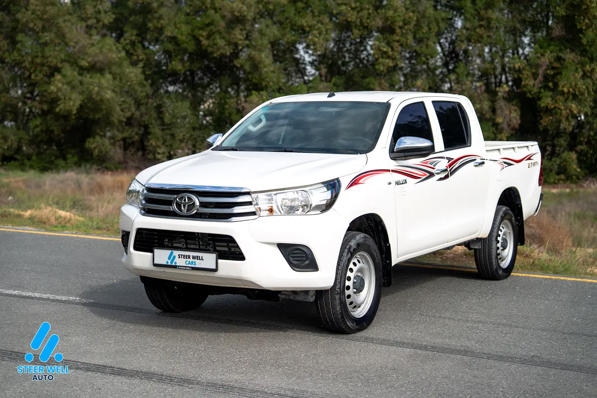 Toyota Hilux 2022 — photo 1 of 12
