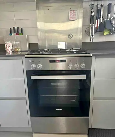 Siemens New Model 4 burner Gas Cooker stove with oven 60x60cm