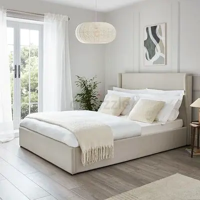 Comfortable Queen Size Bed with Elegant Design