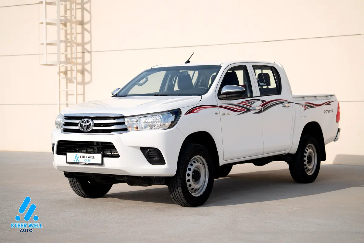 Toyota Hilux 2022 — photo 1 of 18