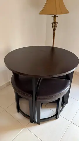Round Bar Table with 4 Stools - طاولة مدورة مع اربعة كراسي