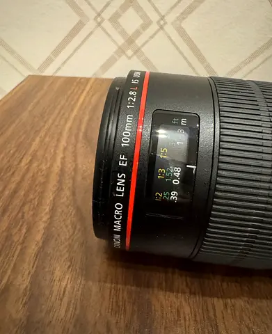 Canon EF 100mm f/2.8L Macro IS USM