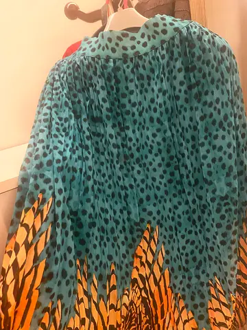 تنورة نسائية تركية المنشأ