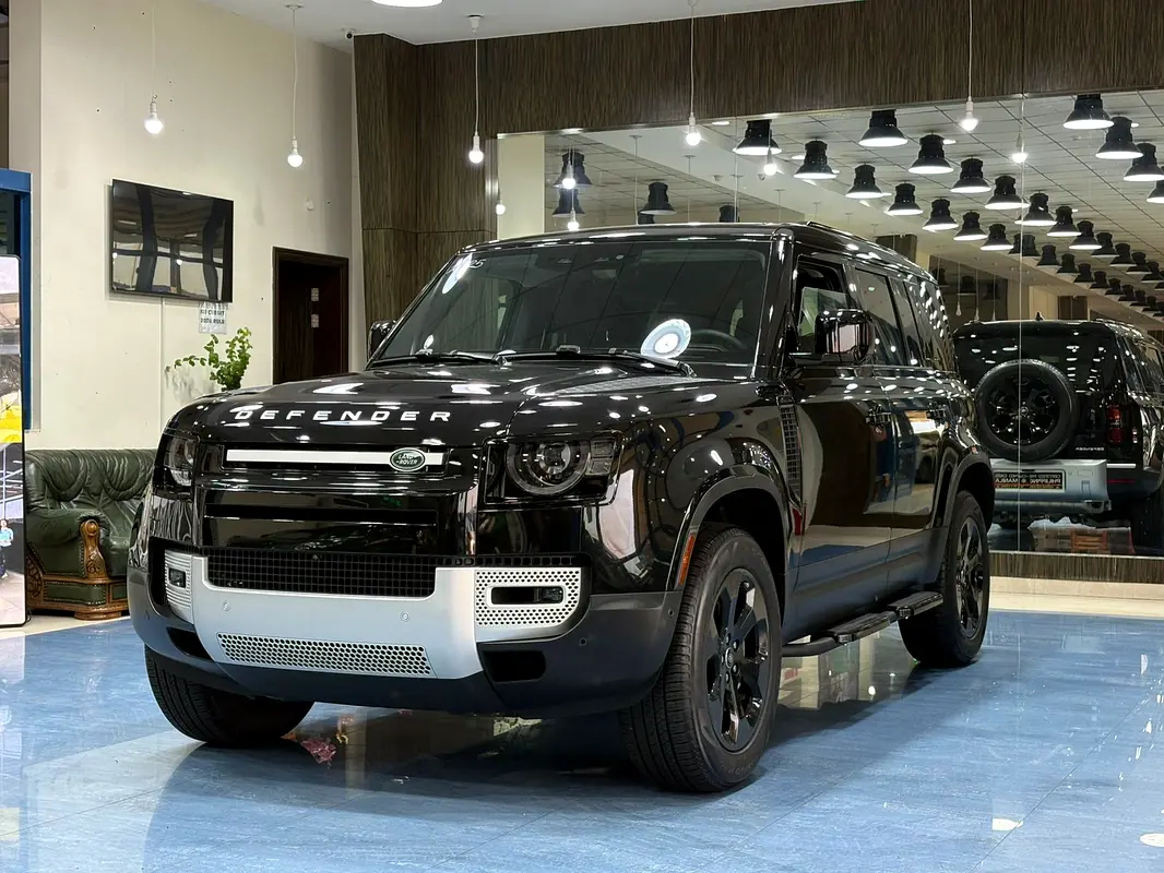 Land Rover Defender 2025 — photo 1 of 12