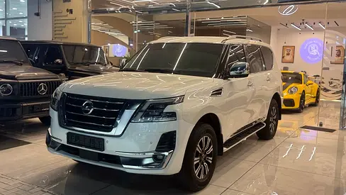 نيسان باترول موديل 2021 ابيض 6سلندر