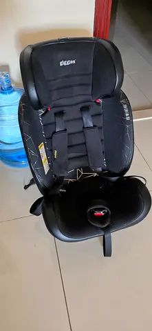 Giggles car seat used for both baby and toddlers in a very good condition alomst new available