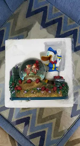 Donald Duck Snow Globe - Classic Collectible
