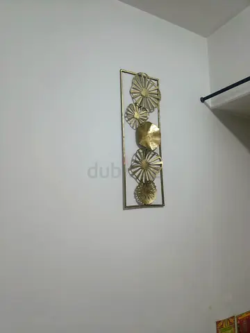 Stylish Gold Wall Decor for Modern Interiors