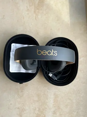 Beats Studio 3 Headphones with Case