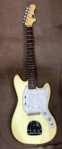 Vintage Electric Guitar - Classic Sound and Style