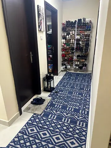 Stylish Blue and White Geometric Rugs for Home Decor