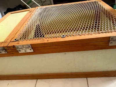 Unique  Wooden fully spacious tortoise house with basking lights going cheap