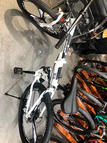 Land Rover cycle White Aesthetic