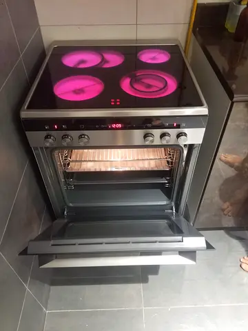 Siemens 60×60cm 4 Eyes Full Electric Ceramic Cooker Range
