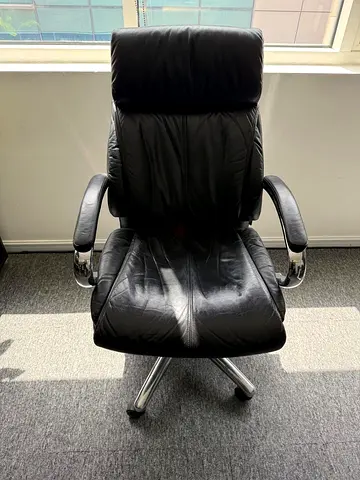Black leather Stylish office chair