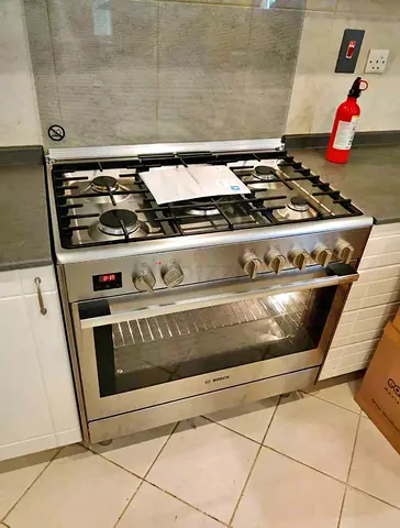 Bosch Brand 5 burner Series 8 Top Gas Oven Electric 90*60cm