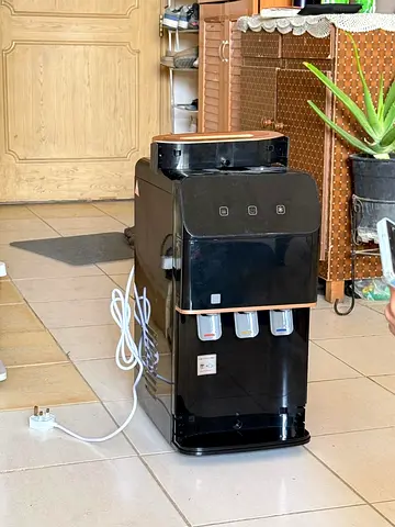 WATER DISPENSER