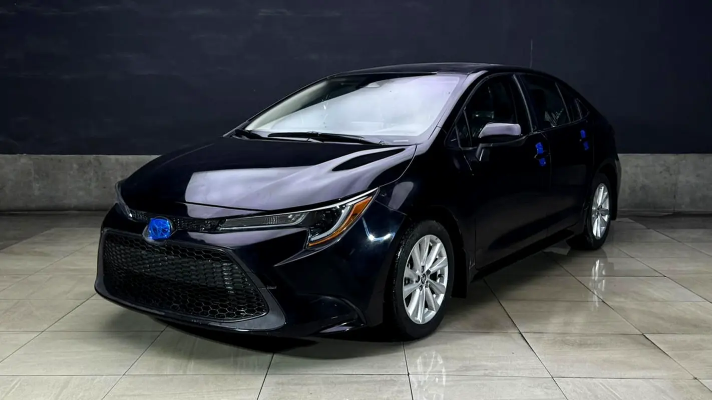 Toyota Corolla 2024 — photo 1 of 11