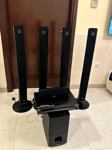 مسرح زر منزلي LG